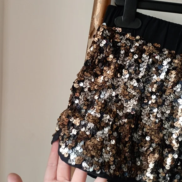 🍓 Forever 21 Sequin Dolphin Shorts New - Picture 5 of 17